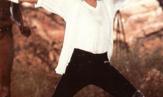 迈克杰克逊经典舞步